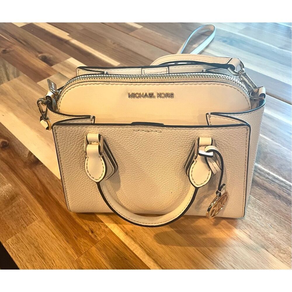 Michael Kors Daria Light Cream Leather 21n1 Satchel Crossbody - Picture 3 of 9